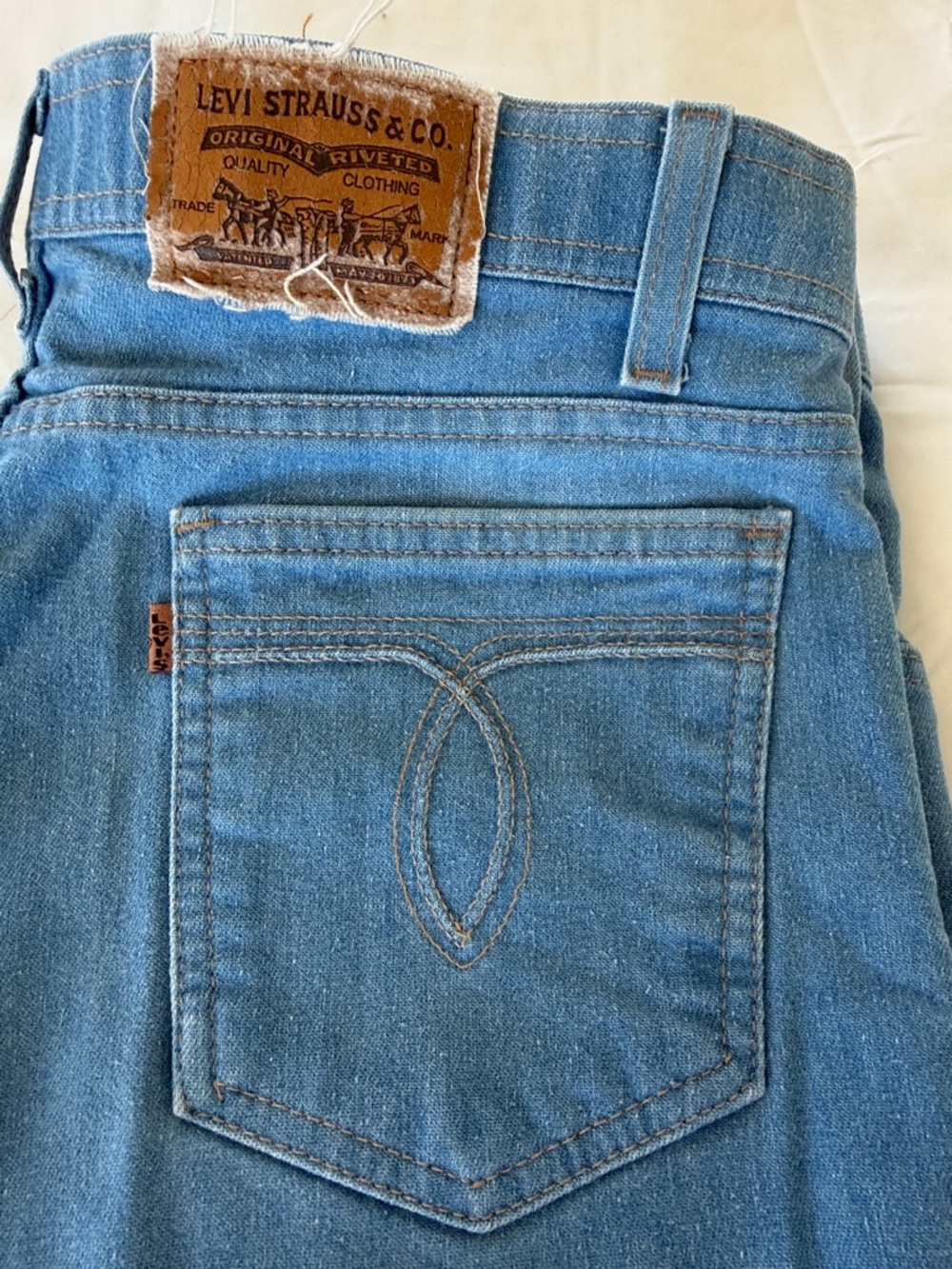 VINTAGE Levi's Men's Light Blue Straight Leg Jeans - Picture 2 of 6